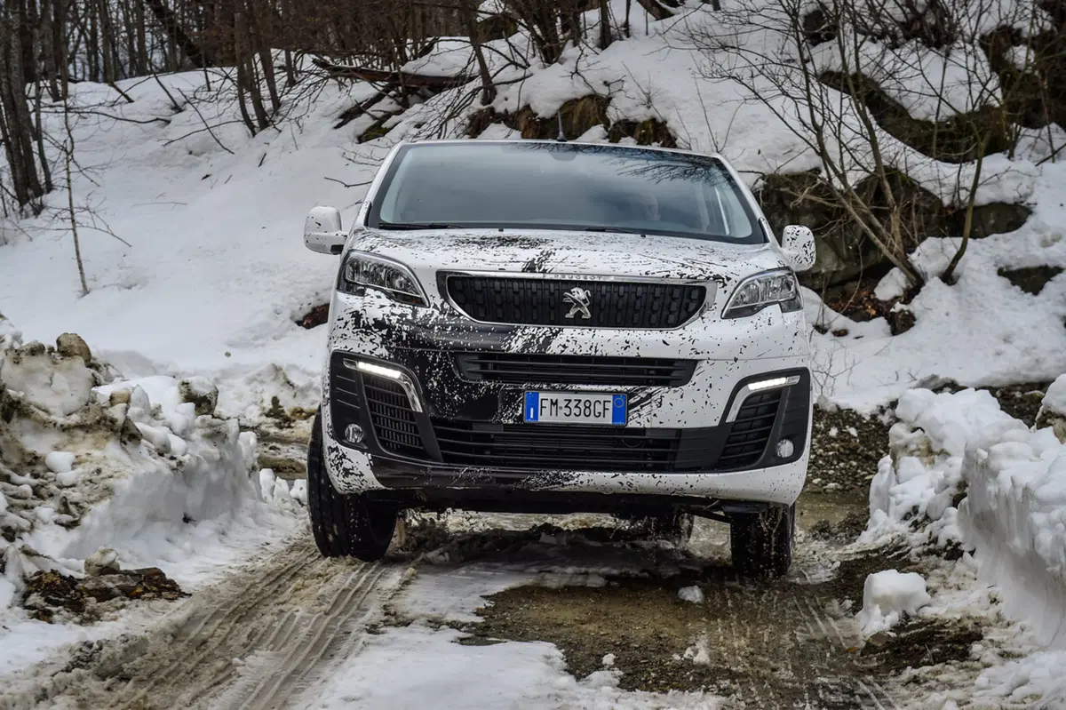Peugeot Traveller 4x4: spazio e trazione in ogni condizione [VIDEO]