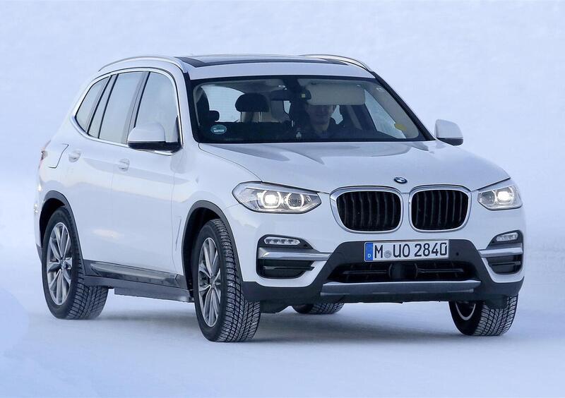 BMW iX3: immagini dai test