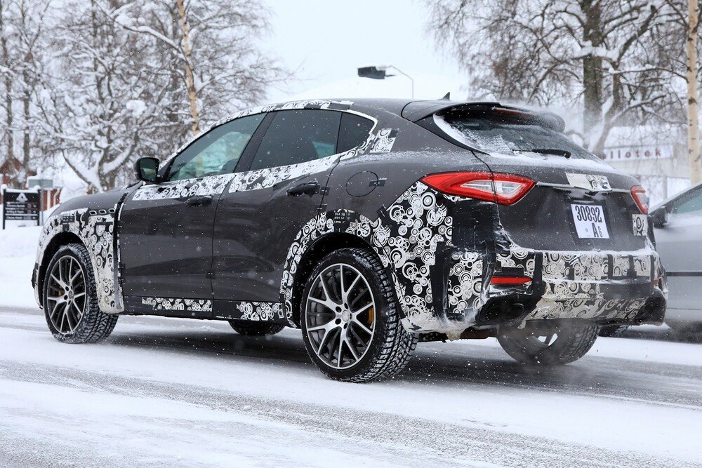 Maserati Levante GTS in test 2018 sulla neve