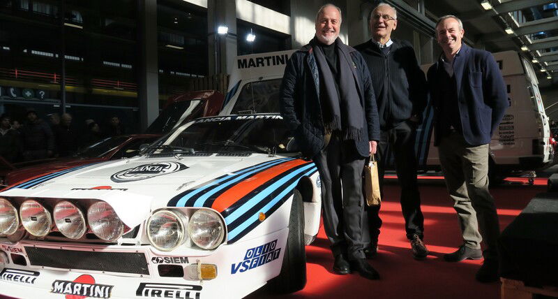 Lancia 037 in compagnia di Rodolfo Gaffino Rossi, l&#039;ingegnere Paolo Limone e Luca Gastaldi. Manca il grande Miki Biasion, &ldquo;costretto&rdquo; qualche metro pi&ugrave; in l&agrave; a firmare copie del suo nuovo imperdibile libro di rally agli innumerevoli fans accorsi in suo onore