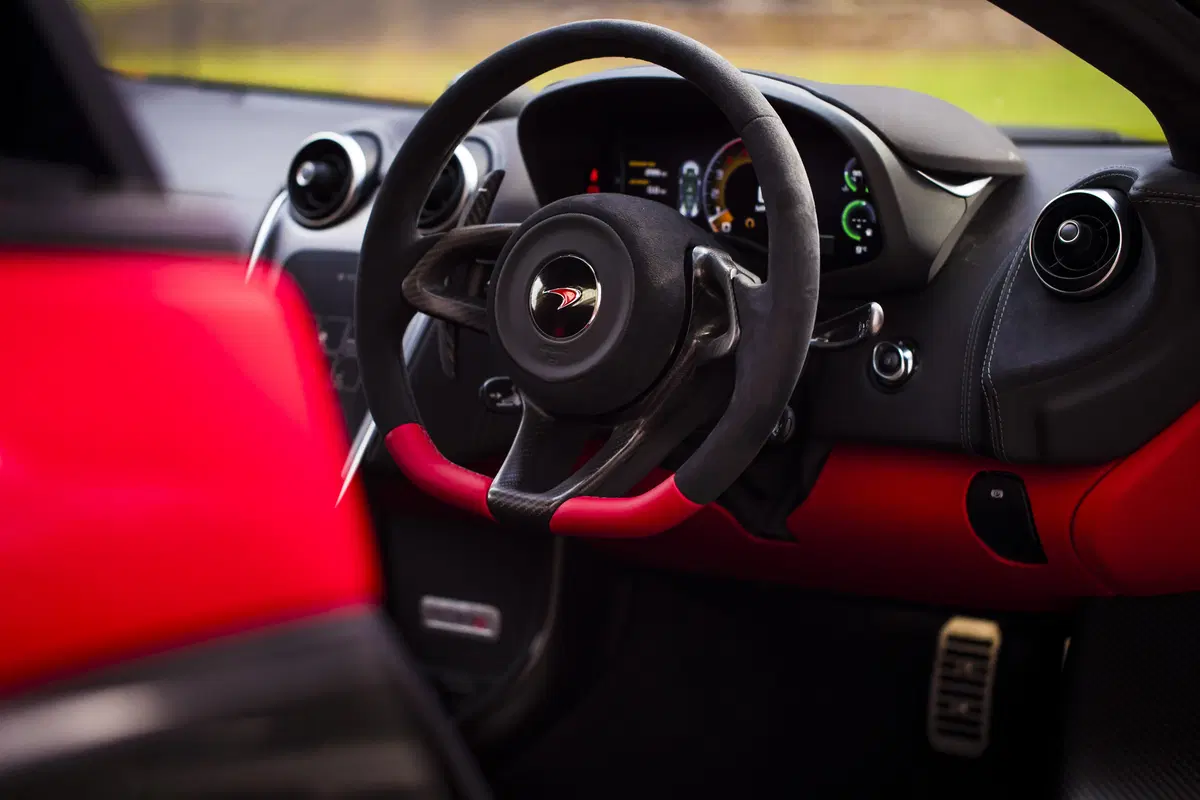 McLaren 570S, una spider per San Valentino (7)