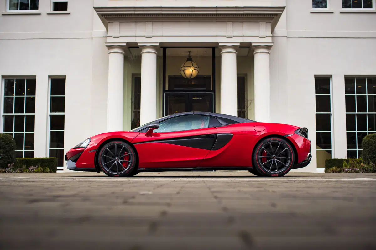 McLaren 570S, una spider per San Valentino