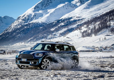 Mini Countryman All4, il 4x4 on demand per divertirsi con stile [Video]