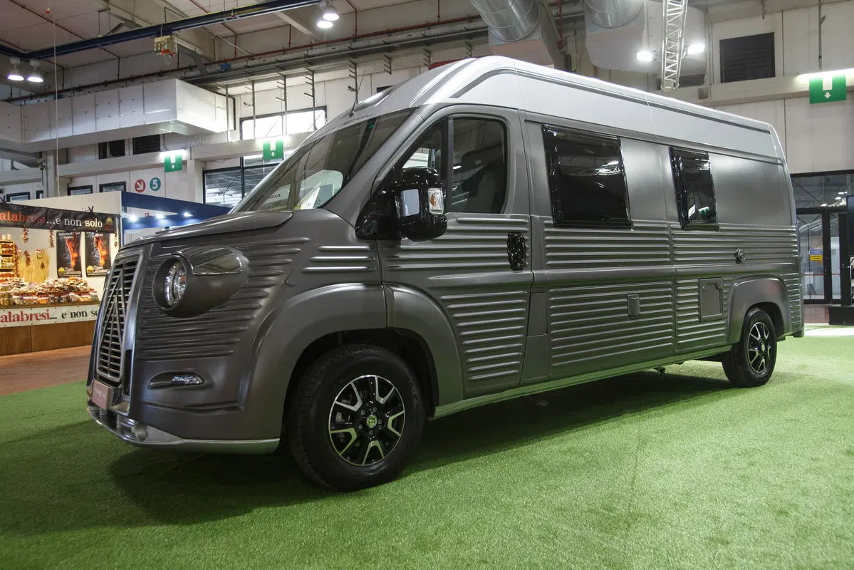 Citroen Type H 70th Anniversary Campervan: rivive il mito e parla (anche) italiano (6)