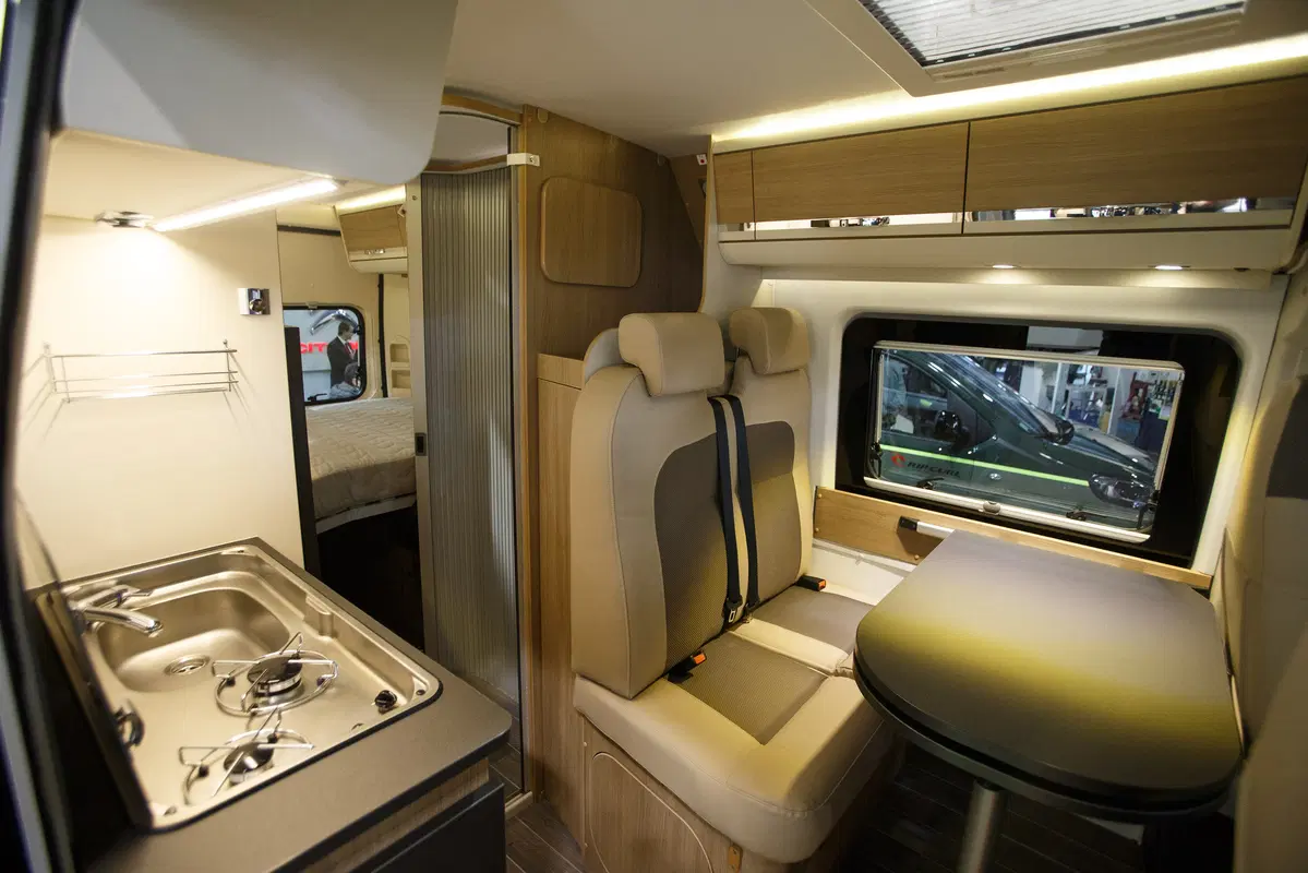 Citroen Type H 70th Anniversary Campervan: rivive il mito e parla (anche) italiano (7)