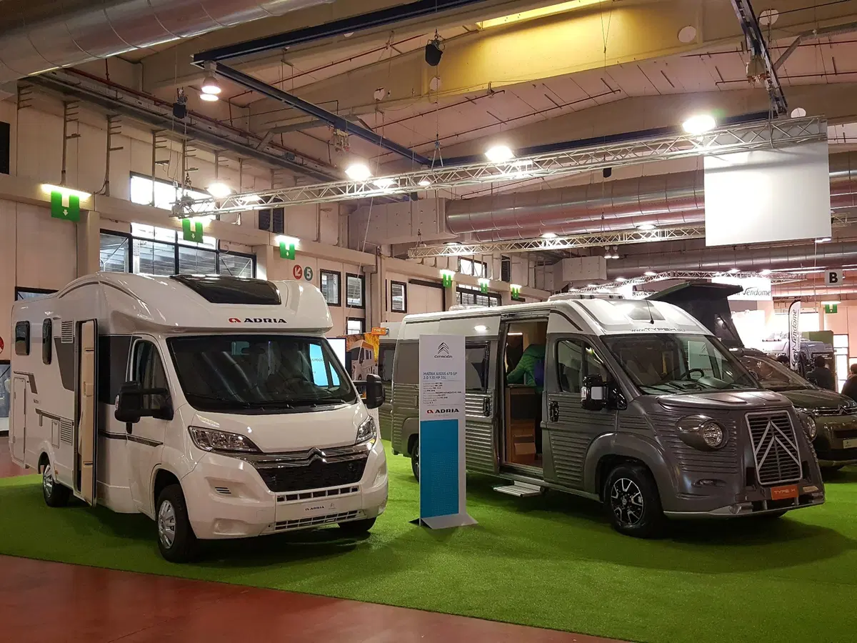 Citroen Type H 70th Anniversary Campervan: rivive il mito e parla (anche) italiano (27)