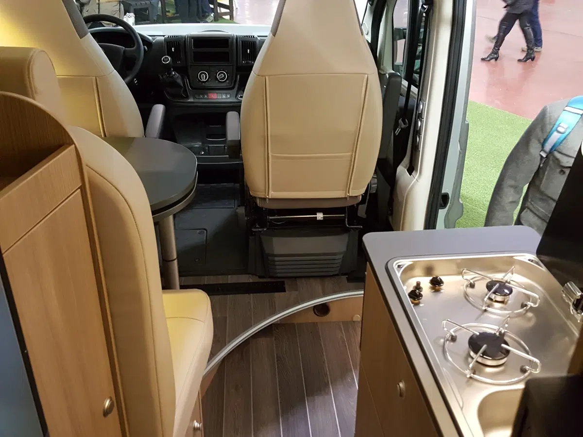 Citroen Type H 70th Anniversary Campervan: rivive il mito e parla (anche) italiano (29)