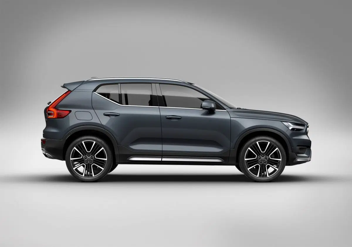 Volvo XC40, arriva il 3 cilindri (9)