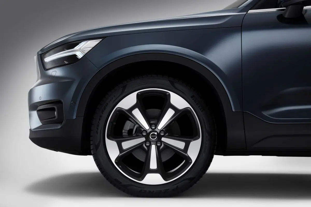 Volvo XC40, arriva il 3 cilindri (15)