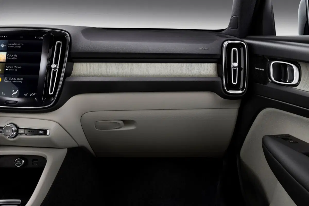 Volvo XC40, arriva il 3 cilindri (18)