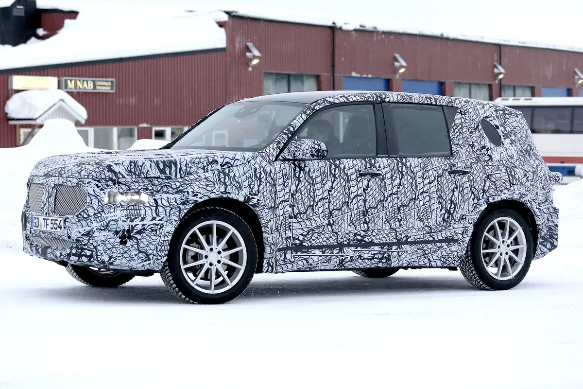 Mercedes GLB, prove di SUV compatto (3)
