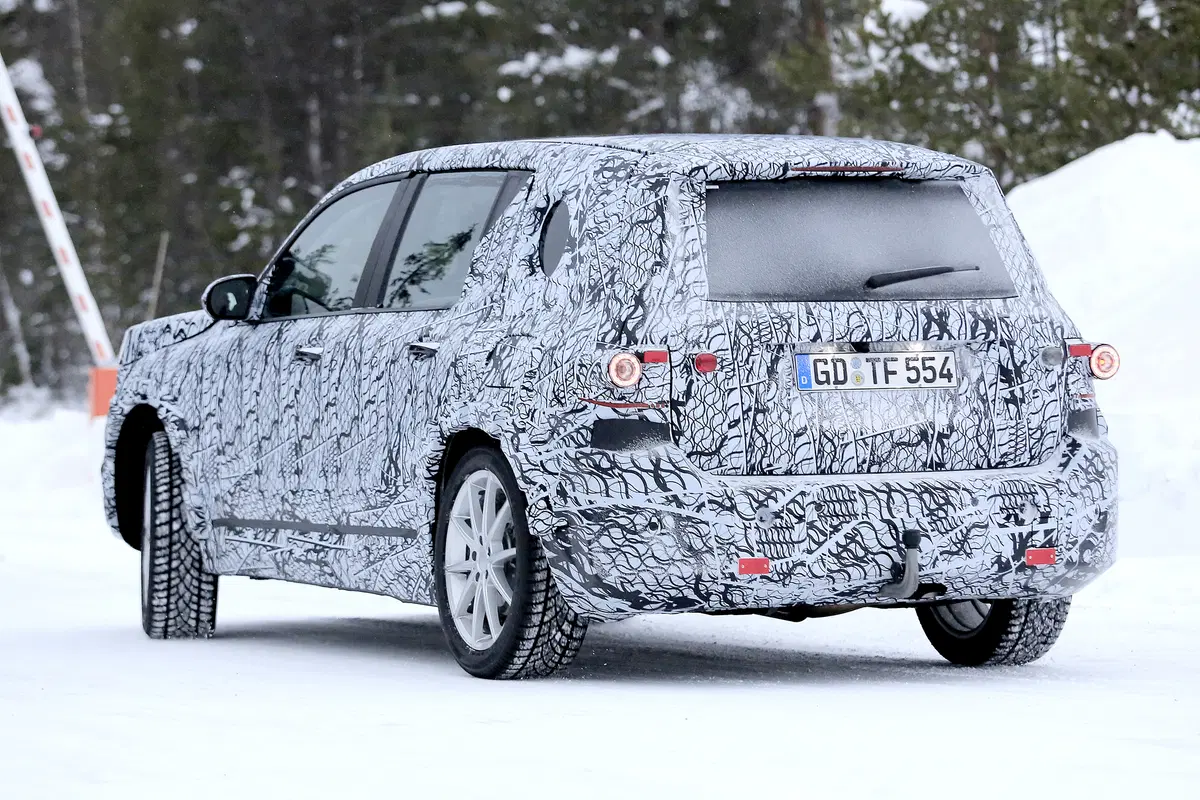 Mercedes GLB, prove di SUV compatto (5)
