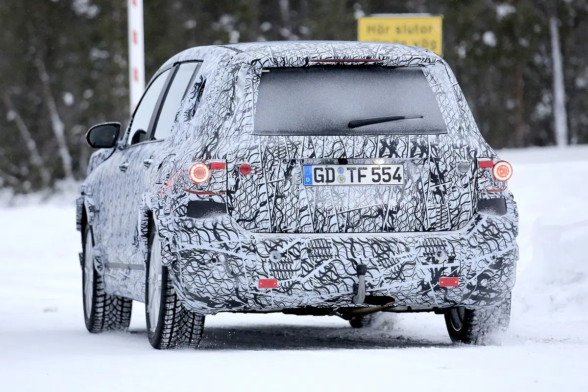 Mercedes GLB, prove di SUV compatto (4)