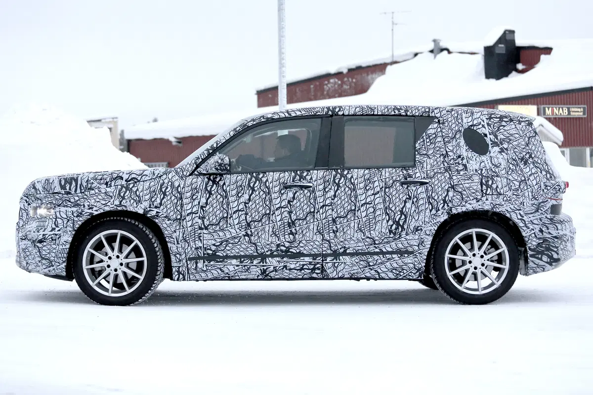 Mercedes GLB, prove di SUV compatto (6)