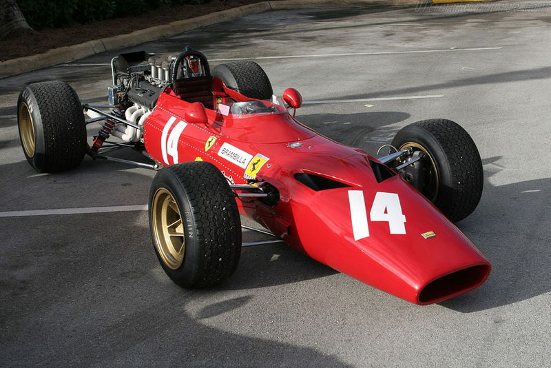 Una mitica Ferrari Dino F2 guidata dal monzese Brambilla, che condusse anche la 312 F1 a fine annii Sessanta, quando le rosse erano solo rosse