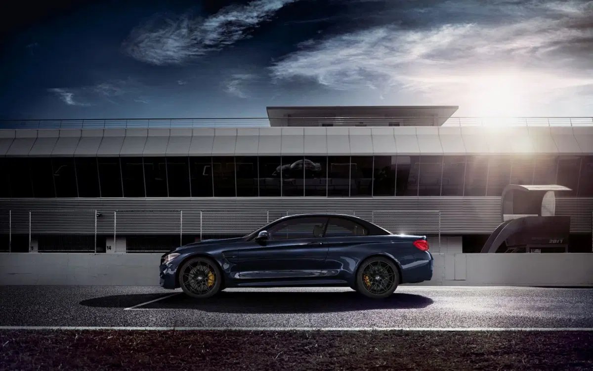 BMW M4 Cabrio 30 Jahre Edition, 30 anni di “M” cabriolet (4)