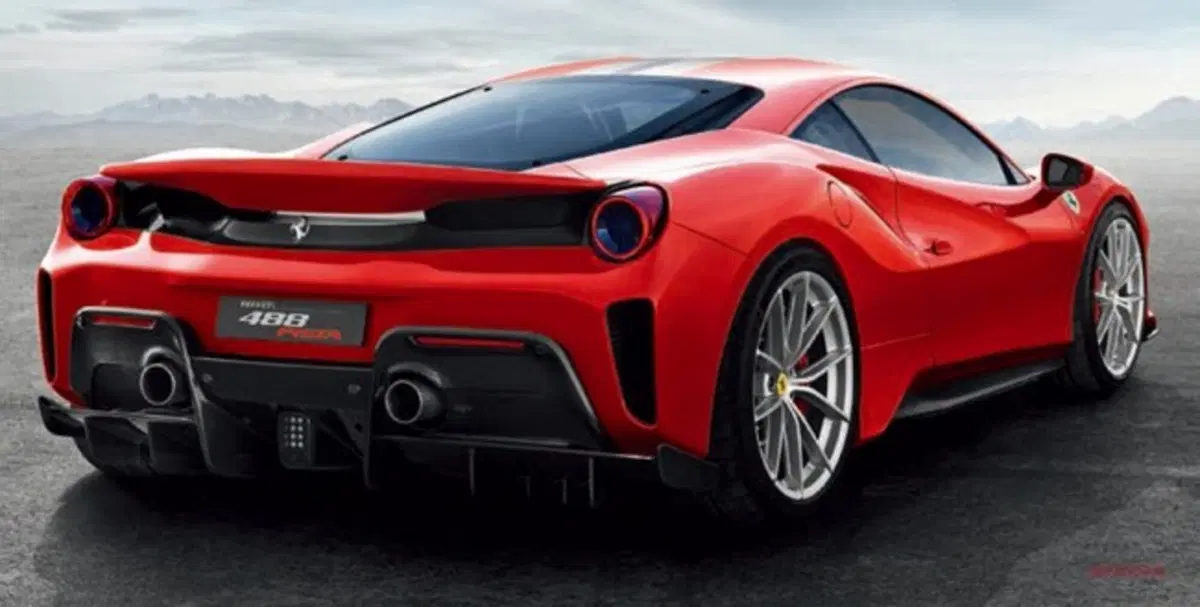 Ferrari 488 Pista: le prime foto svelano la novità di Ginevra 2018