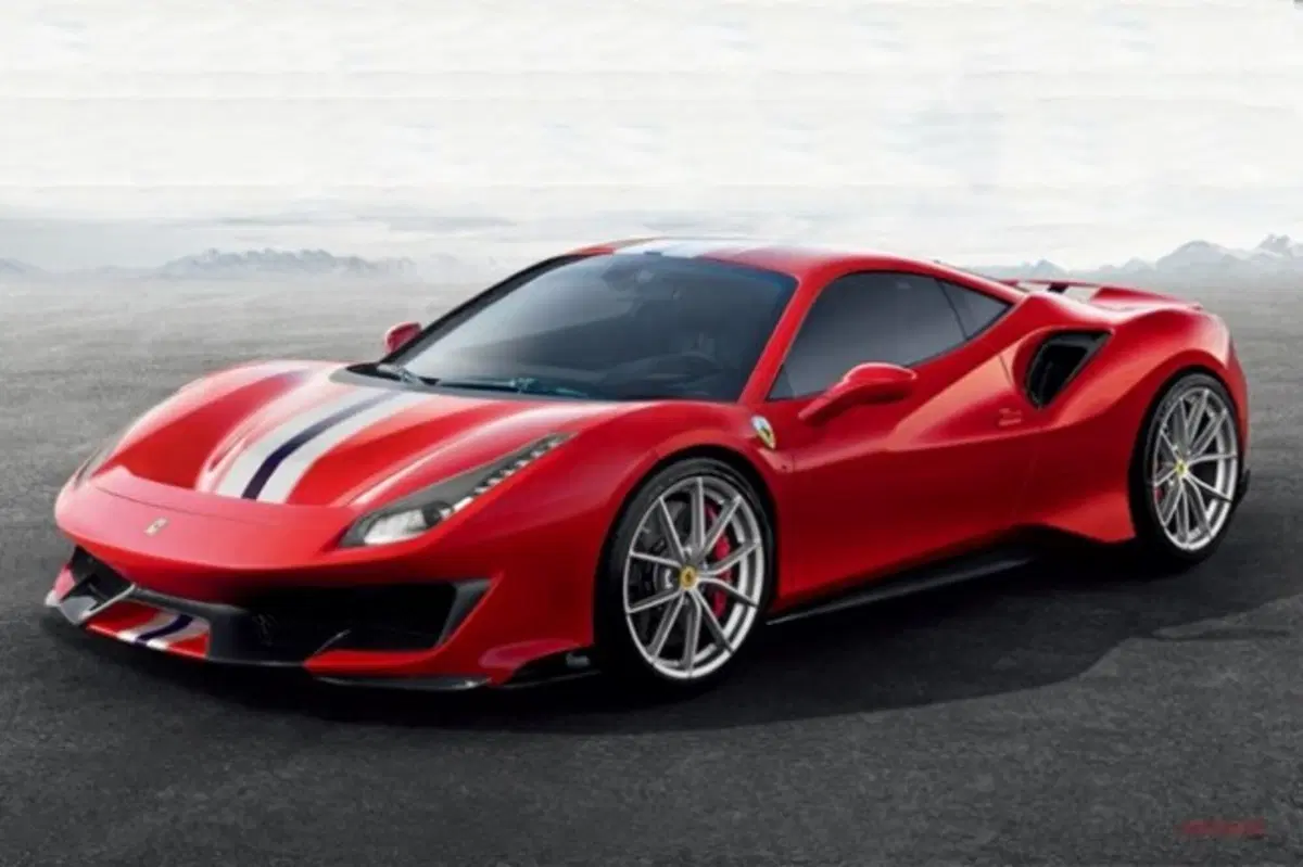 Ferrari 488 Pista: le prime foto svelano la novità di Ginevra 2018 (6)