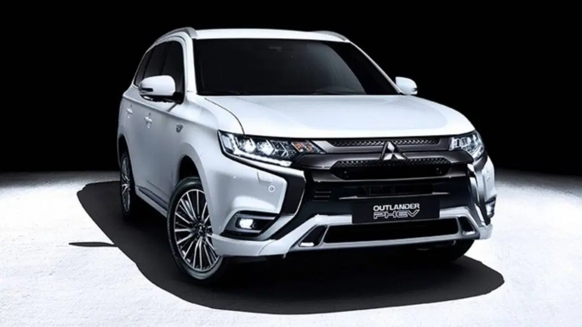Outlander PHEV, la novità Mitsubishi al Salone di Ginevra 2018 (5)