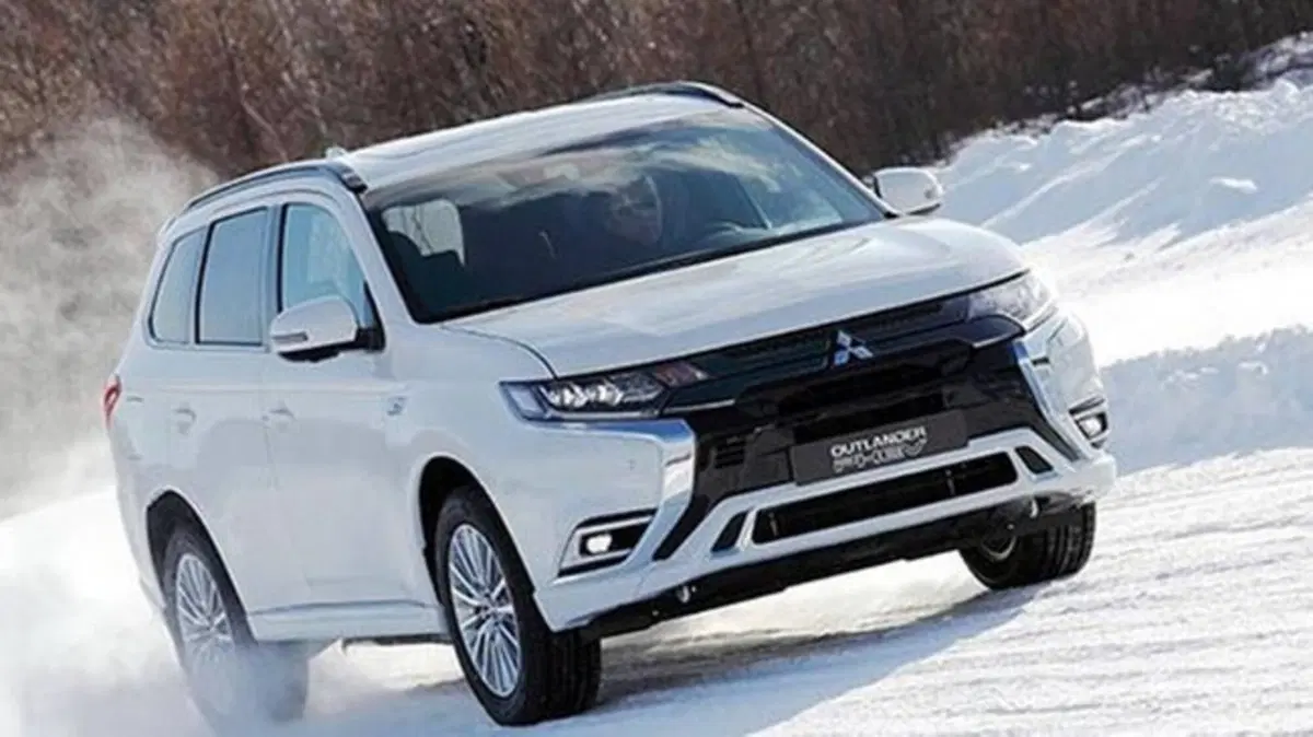Outlander PHEV, la novità Mitsubishi al Salone di Ginevra 2018 (6)