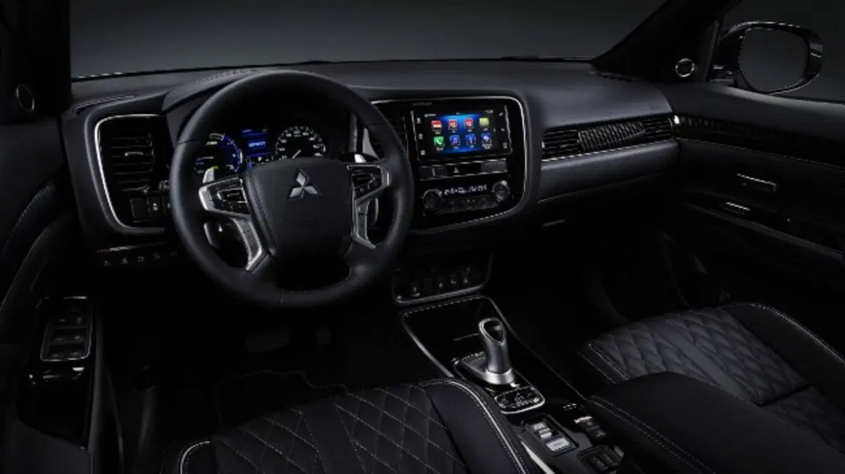Outlander PHEV, la novità Mitsubishi al Salone di Ginevra 2018 (3)