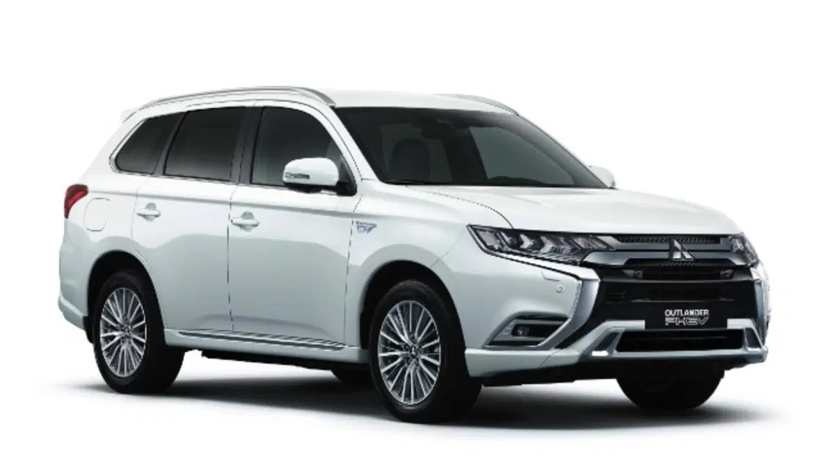 Outlander PHEV, la novità Mitsubishi al Salone di Ginevra 2018 (4)