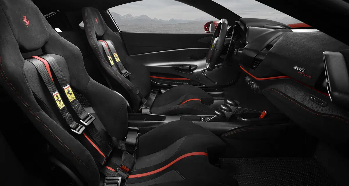 Ferrari 488 Pista, l'erede della 458 Speciale arriva a Ginevra (4)