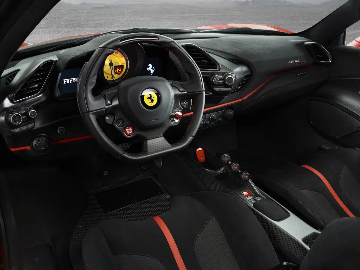 Ferrari 488 Pista, l'erede della 458 Speciale arriva a Ginevra (5)