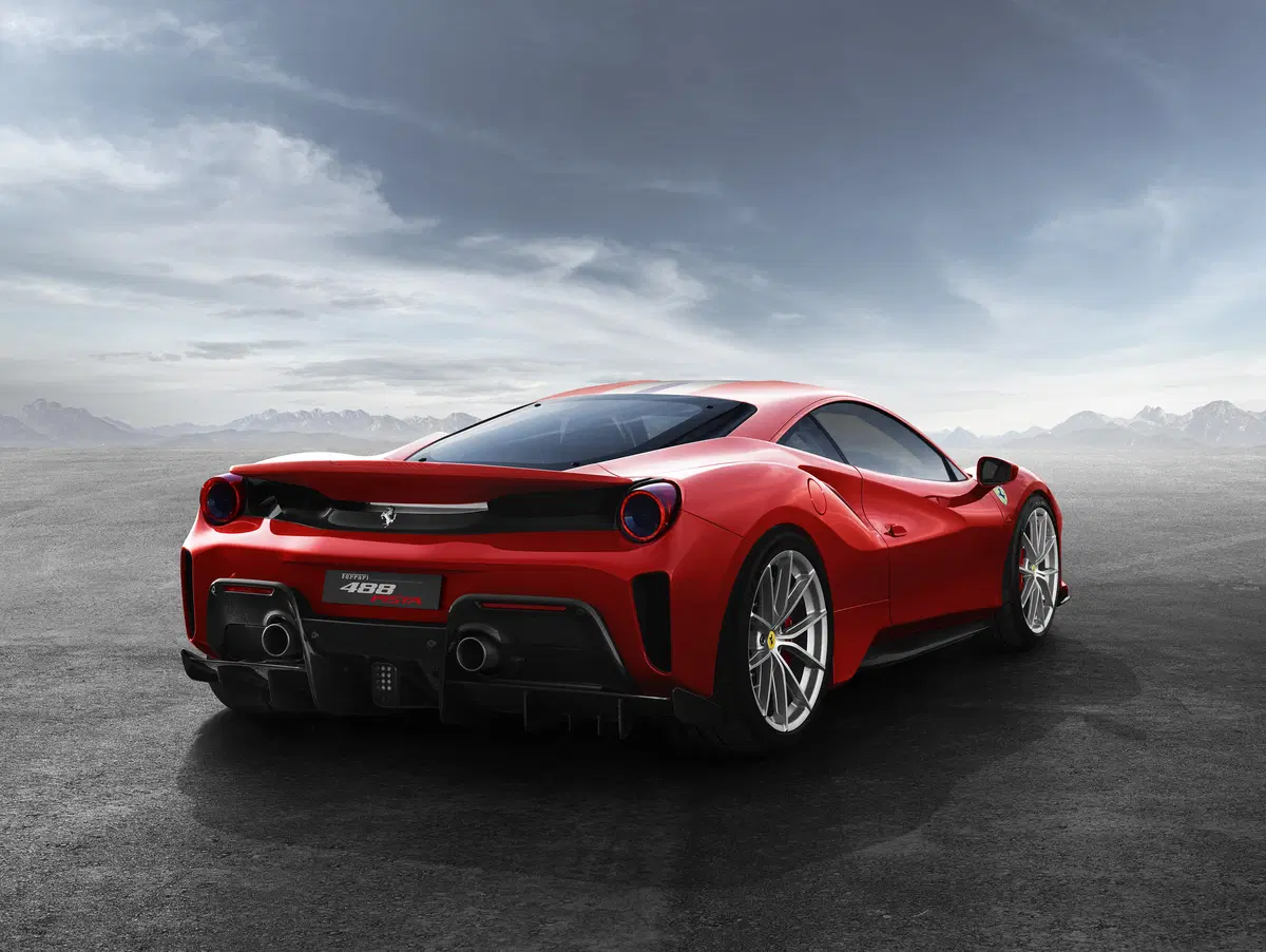 Ferrari 488 Pista, l'erede della 458 Speciale arriva a Ginevra (6)