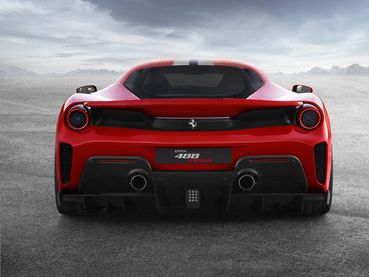 Ferrari 488 Pista, l'erede della 458 Speciale arriva a Ginevra (8)