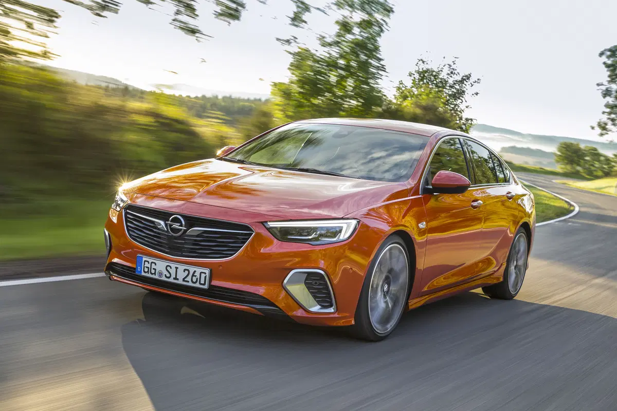 Opel Insignia GSi 2018, 210 o 260 CV per sfidare Volkswagen Arteon e non solo [Video] (2)