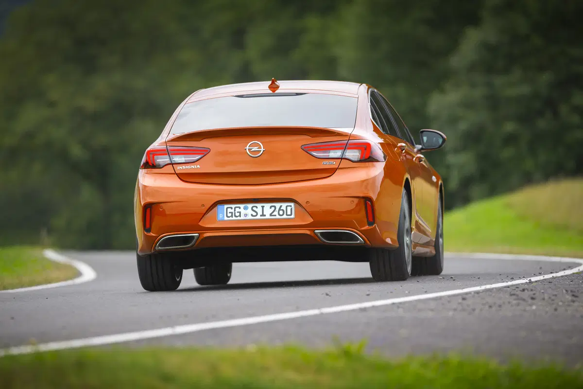 Opel Insignia GSi 2018, 210 o 260 CV per sfidare Volkswagen Arteon e non solo [Video]