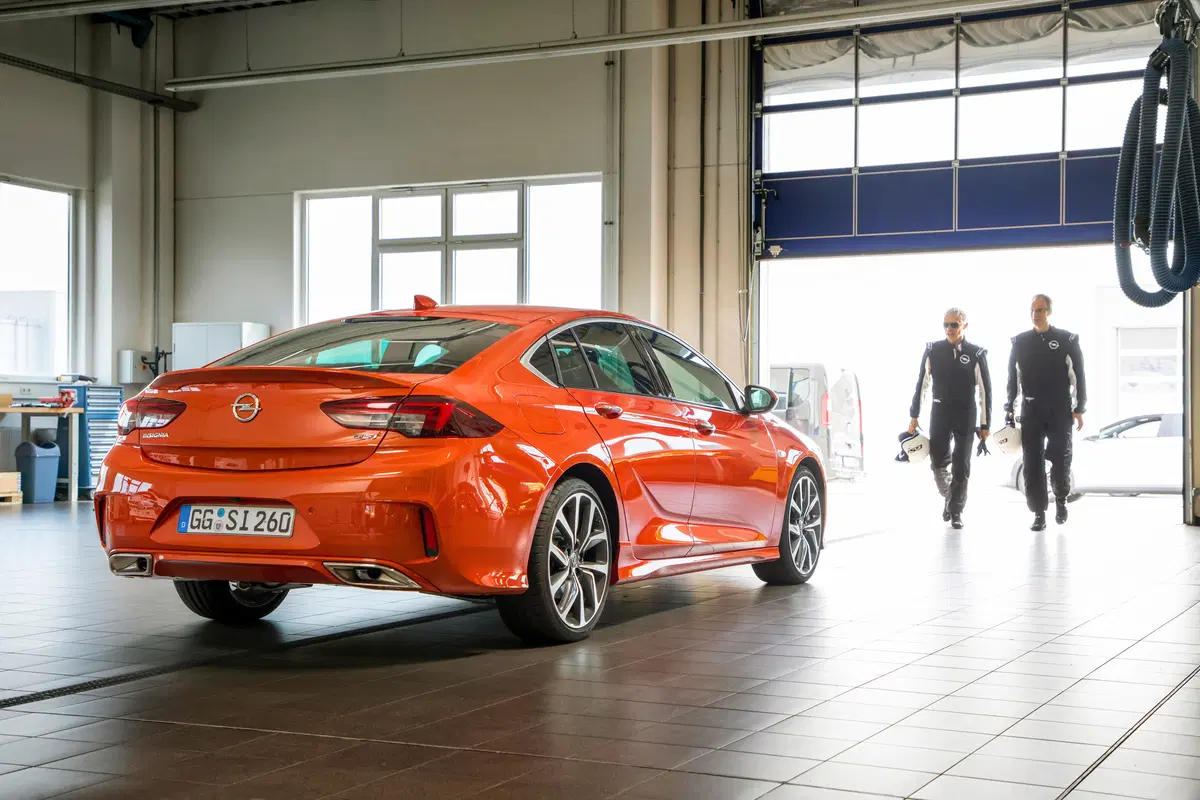 Opel Insignia GSi 2018, 210 o 260 CV per sfidare Volkswagen Arteon e non solo [Video] (6)