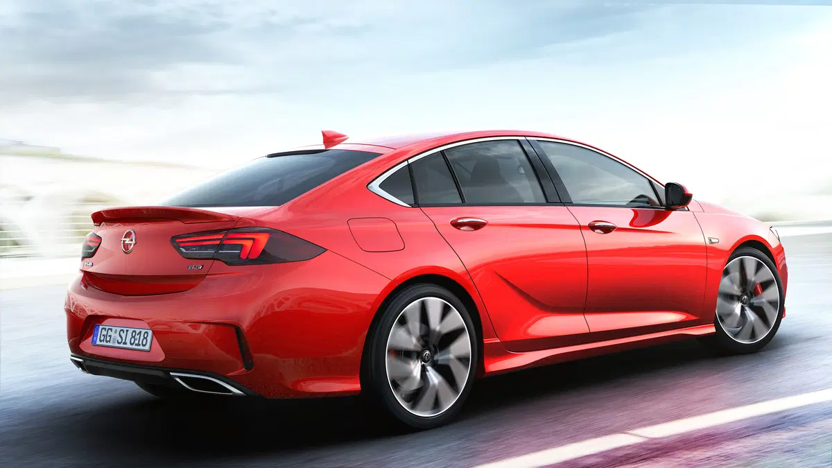 Opel Insignia GSi 2018, 210 o 260 CV per sfidare Volkswagen Arteon e non solo [Video] (9)