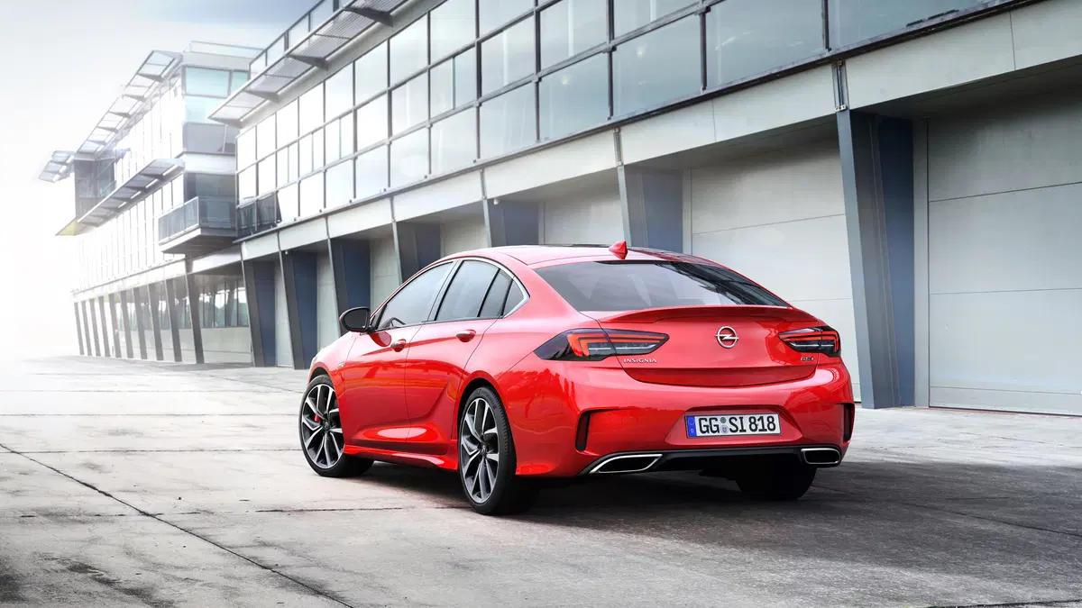 Opel Insignia GSi 2018, 210 o 260 CV per sfidare Volkswagen Arteon e non solo [Video] (10)