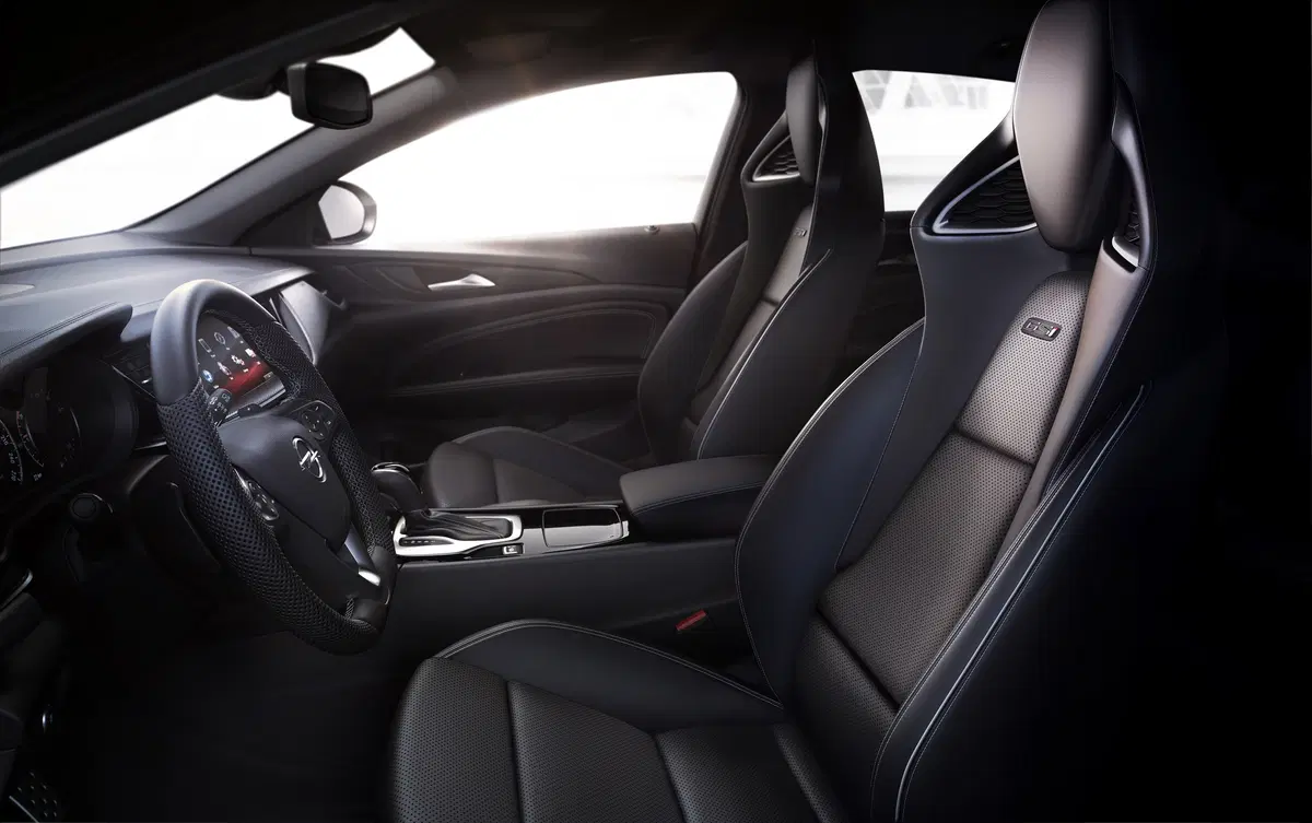 Opel Insignia GSi 2018, 210 o 260 CV per sfidare Volkswagen Arteon e non solo [Video] (11)