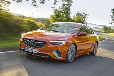 Opel Insignia GSi 2018, 210 o 260 CV per sfidare Volkswagen Arteon e non solo [Video]