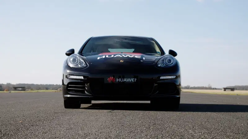 Huawei: l'auto si guida con lo smartphone [Video]