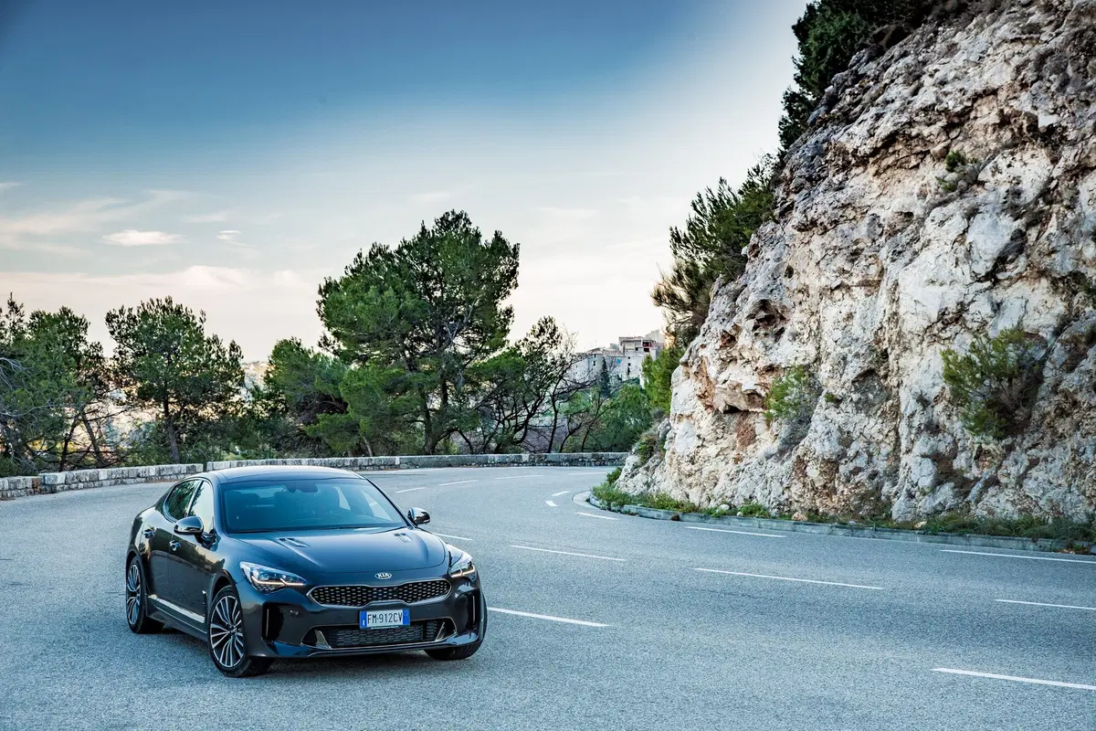 Kia Stinger 2.2 CRDi, il diesel coreano sfida le gran turismo tedesche [Video] (7)