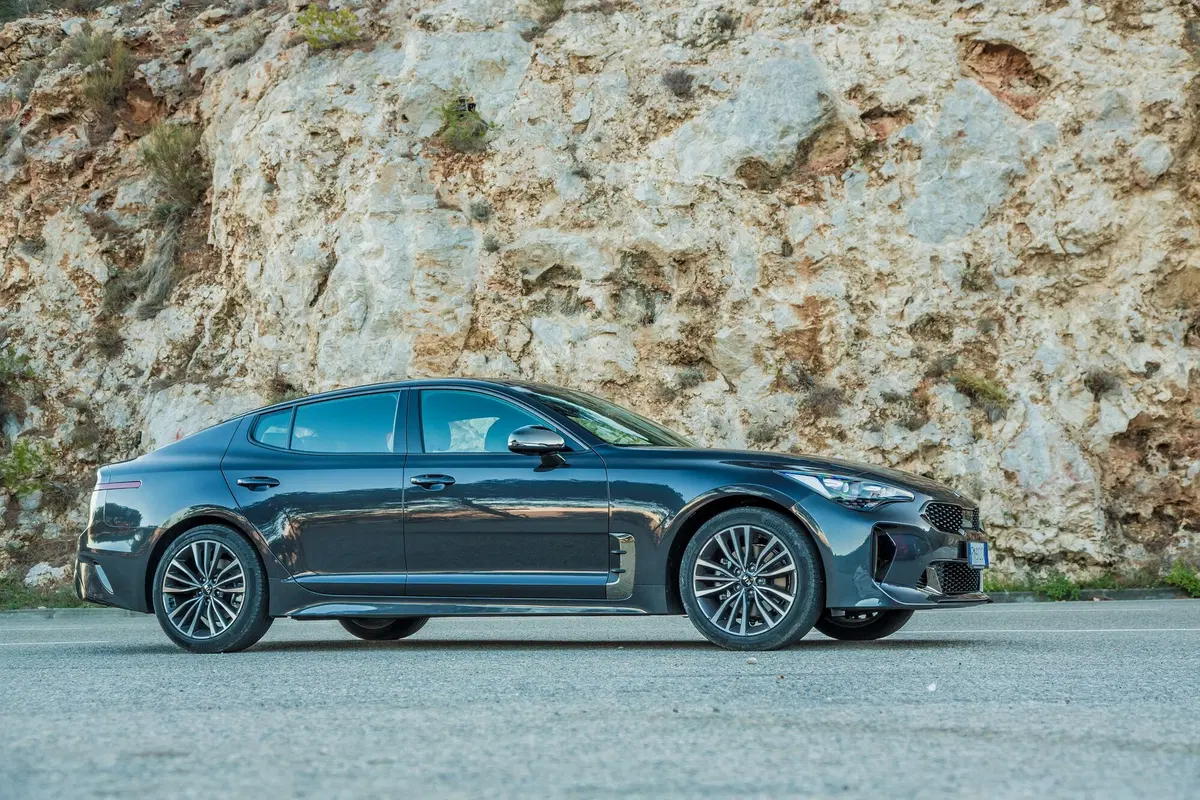 Kia Stinger 2.2 CRDi, il diesel coreano sfida le gran turismo tedesche [Video] (11)