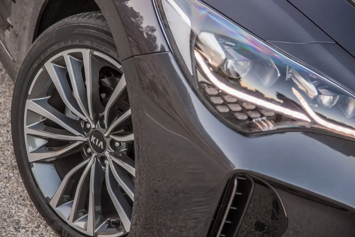 Kia Stinger 2.2 CRDi, il diesel coreano sfida le gran turismo tedesche [Video] (5)