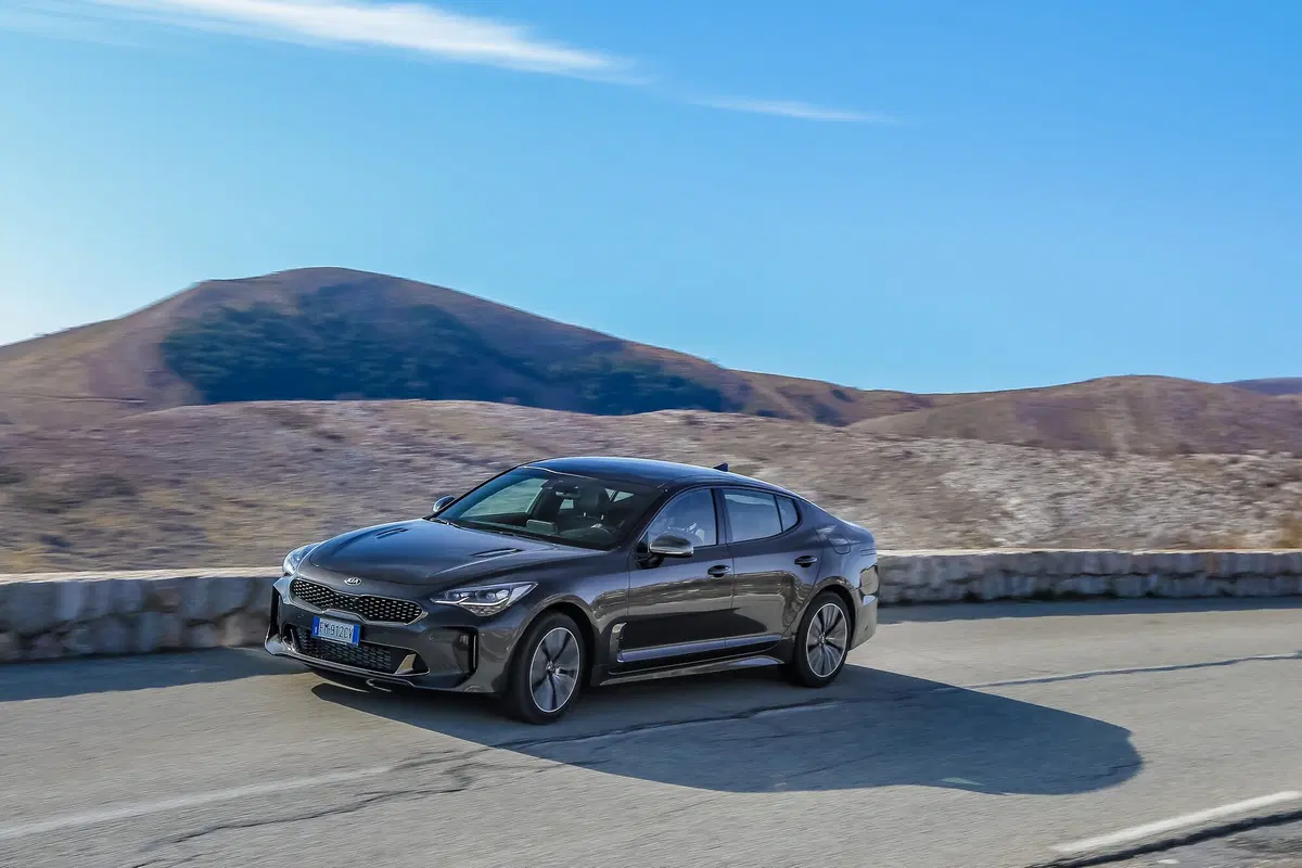 Kia Stinger 2.2 CRDi, il diesel coreano sfida le gran turismo tedesche [Video] (5)