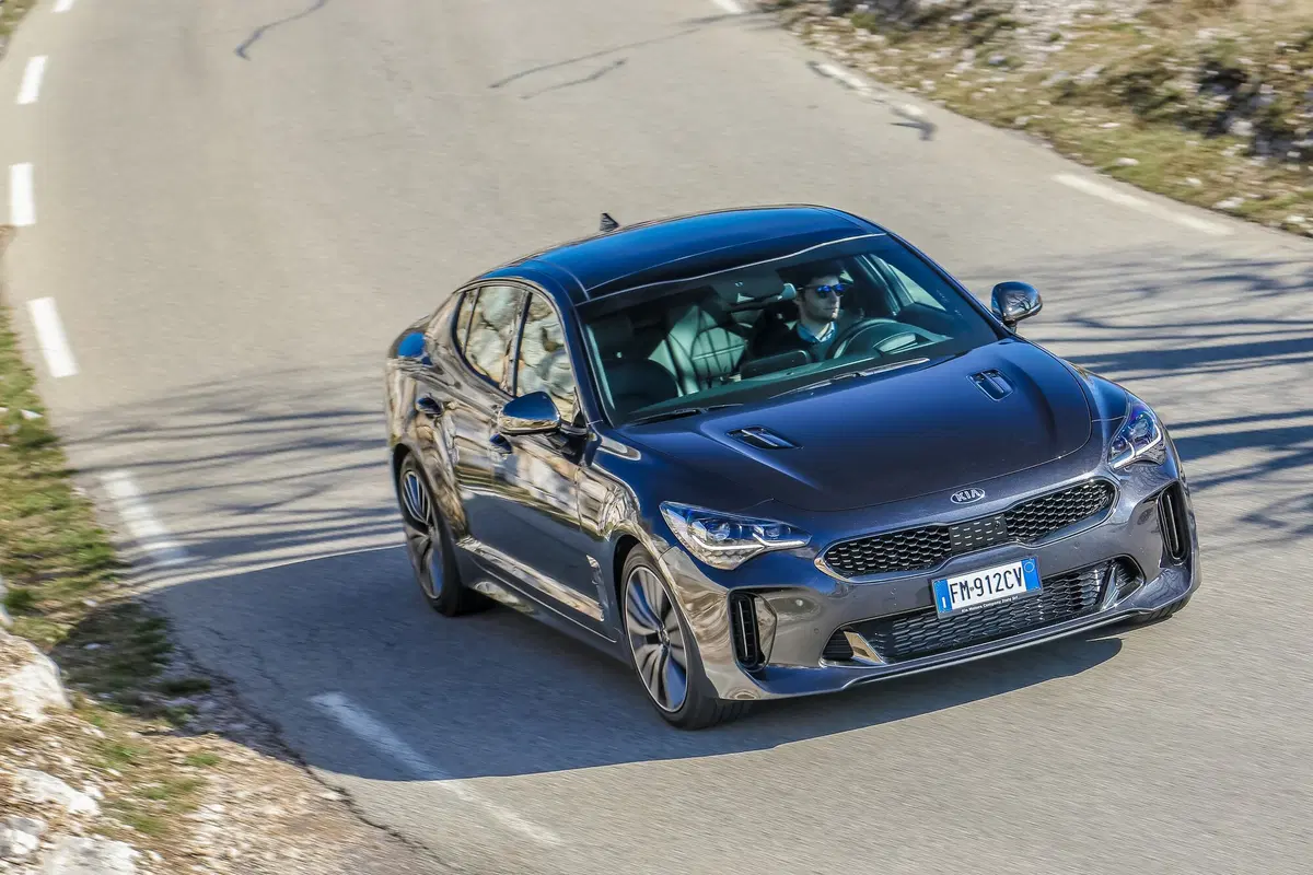 Kia Stinger 2.2 CRDi, il diesel coreano sfida le gran turismo tedesche [Video] (7)
