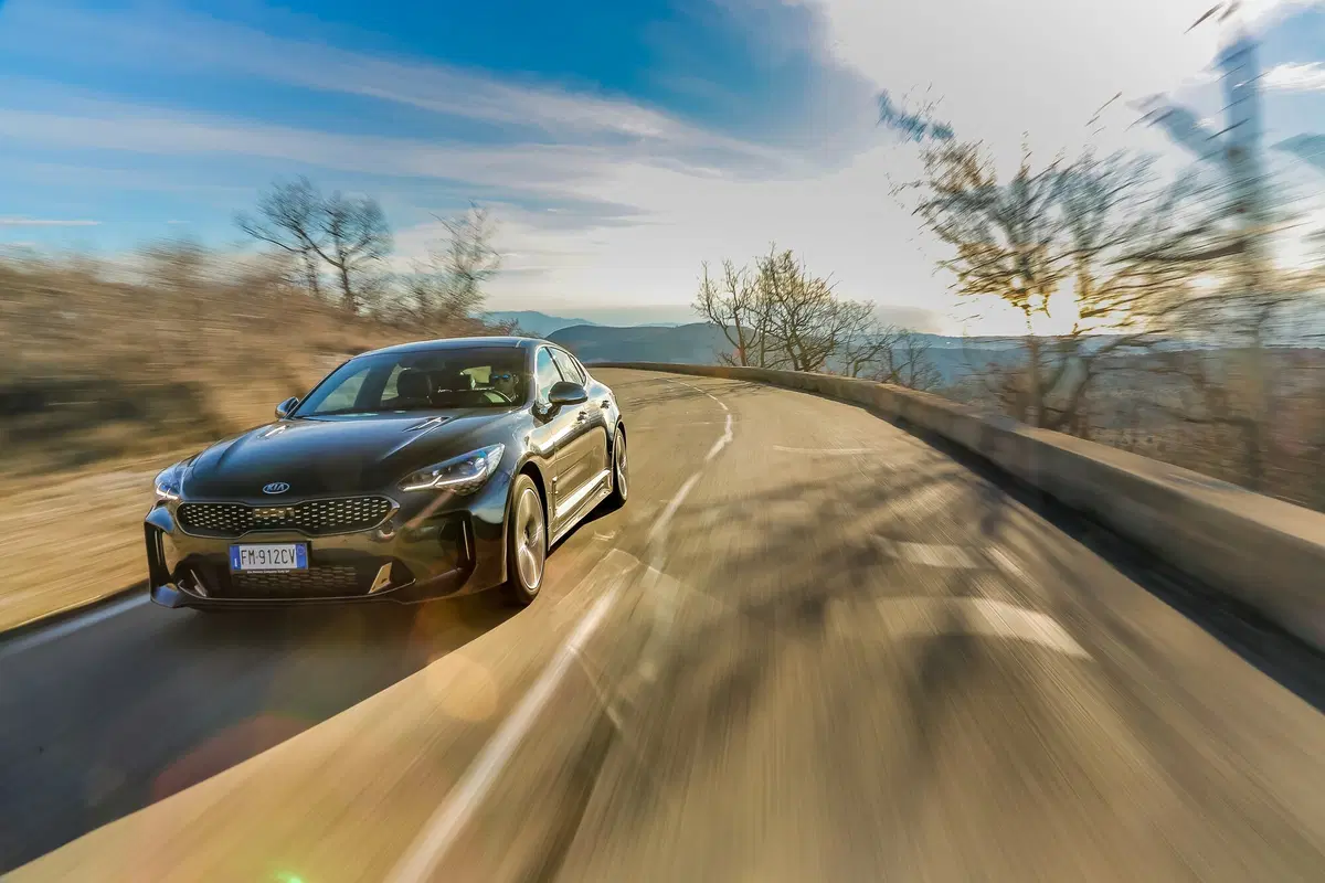Kia Stinger 2.2 CRDi, il diesel coreano sfida le gran turismo tedesche [Video] (4)