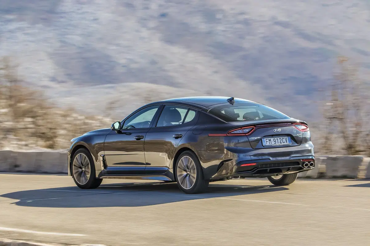 Kia Stinger 2.2 CRDi, il diesel coreano sfida le gran turismo tedesche [Video] (9)