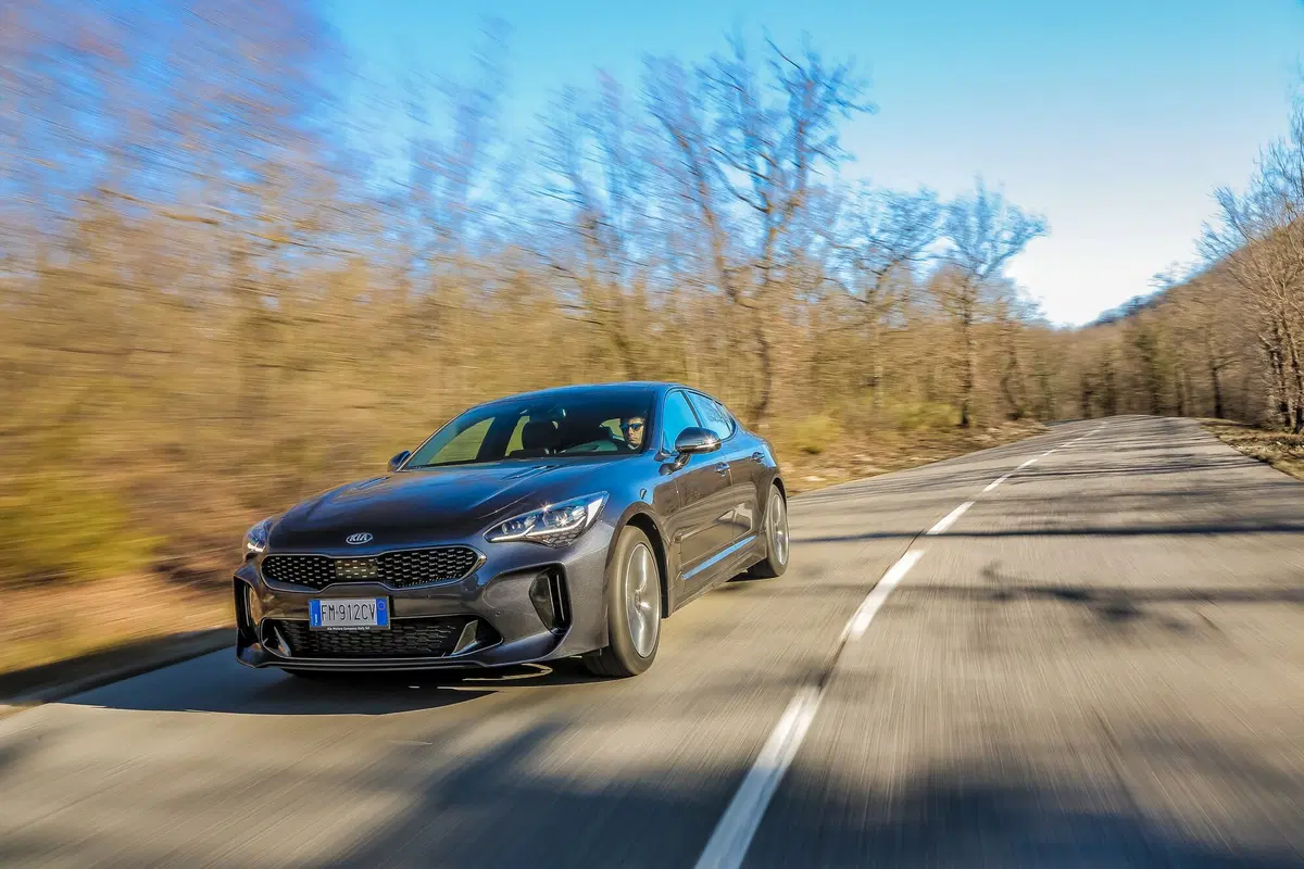 Kia Stinger 2.2 CRDi, il diesel coreano sfida le gran turismo tedesche [Video] (12)