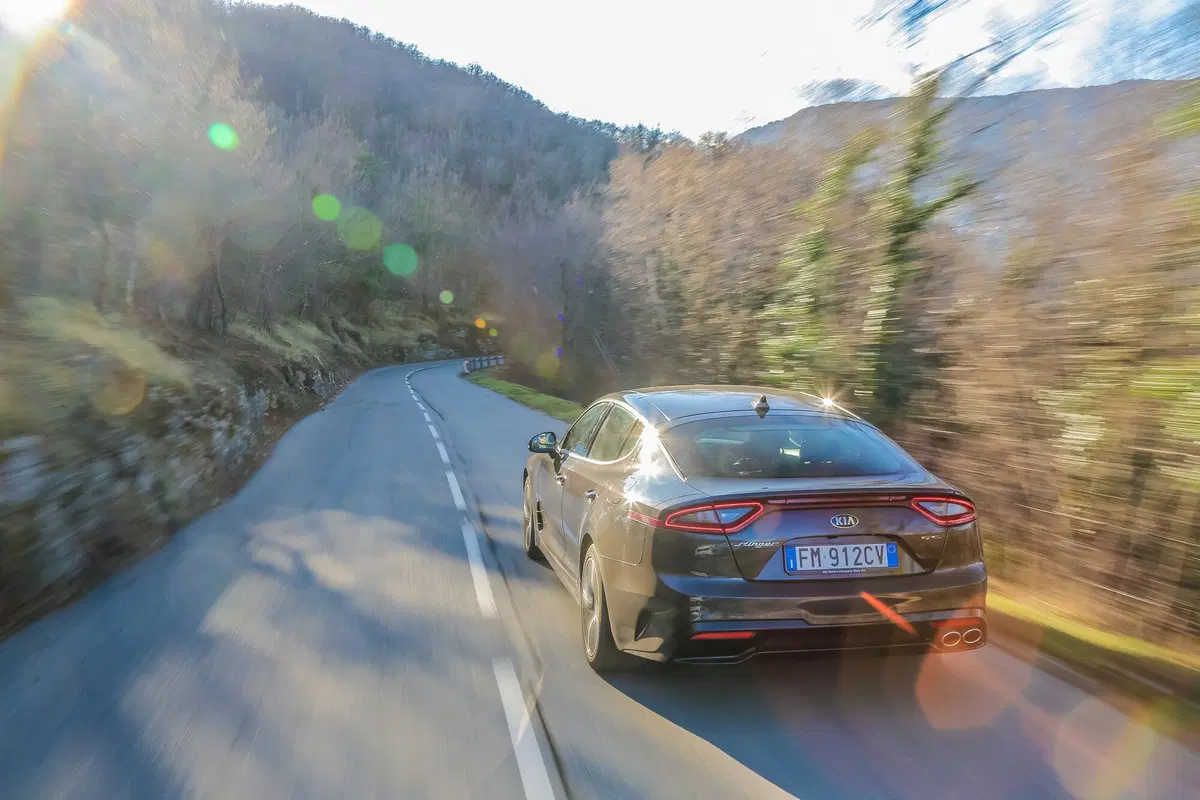 Kia Stinger 2.2 CRDi, il diesel coreano sfida le gran turismo tedesche [Video] (14)