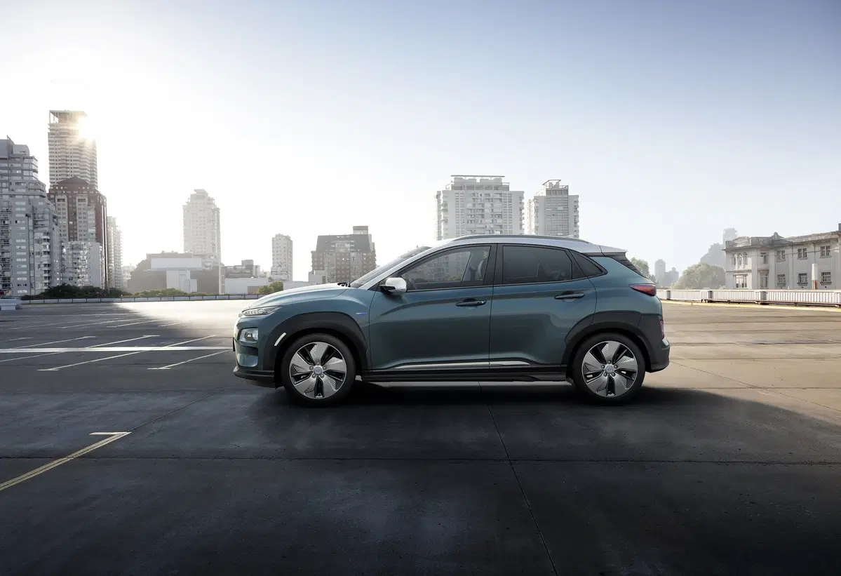 Hyundai Kona Electric, il SUV compatto diventa 100% elettrico (3)
