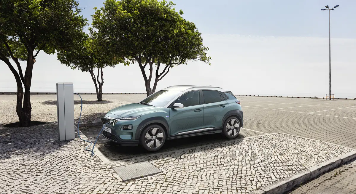 Hyundai Kona Electric, il SUV compatto diventa 100% elettrico (4)
