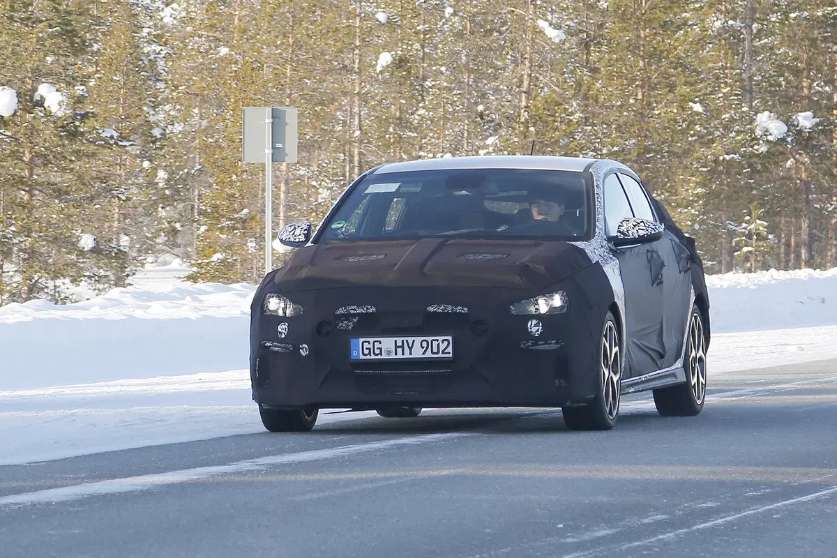 Hyundai i30 N Fastback, le foto spia (3)